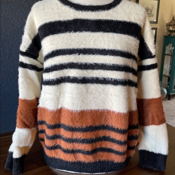 Sadie & Sage Sweaters - Sadie & Sage striped sweater